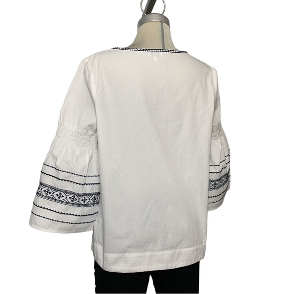 CROWN & IVY Gorgeous and Elegant White Embroidery Bell Blouse Size M - Picture 11 of 11